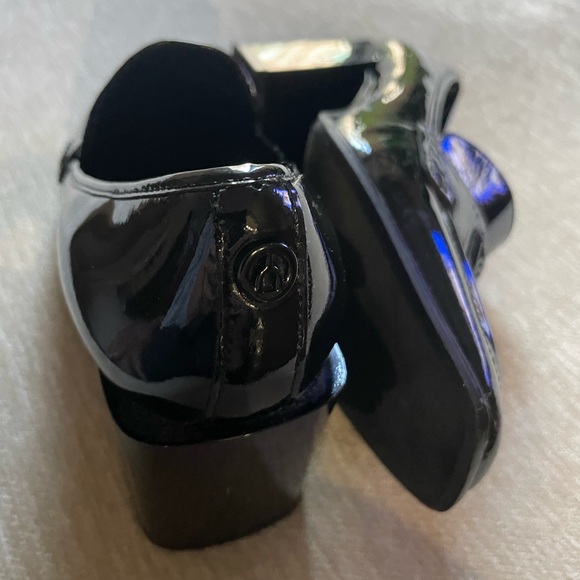 Patent Leather Shoe - Picture 5 of 8